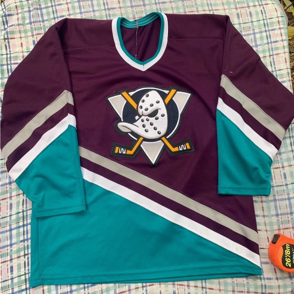 Vintage Mighty Ducks of Anaheim NHL Jersey
Size L
Vintage Condition
